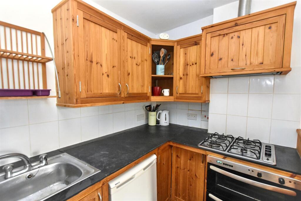 74 Higher Fore Street, Redruth photo 4