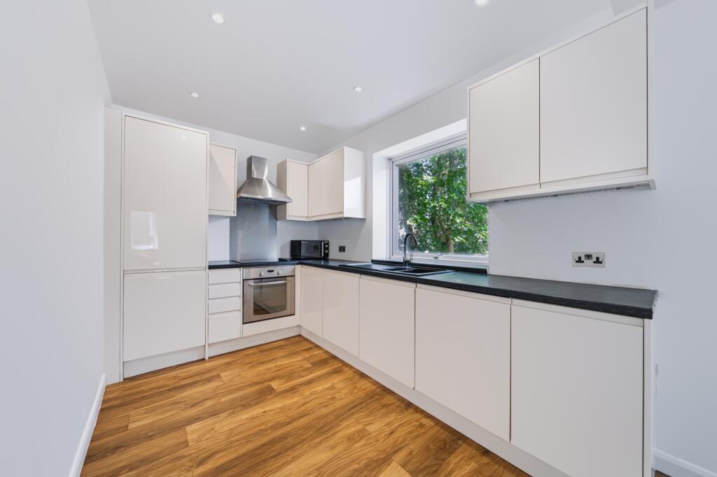 Apartment in London - View 5