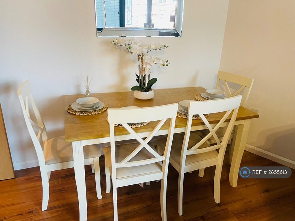 Apartment in Liverpool, Waterfront, Vauxhall - View 5