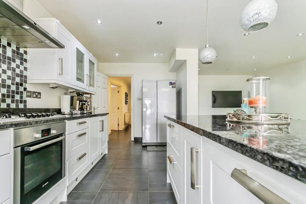 House in Croydon - View 3