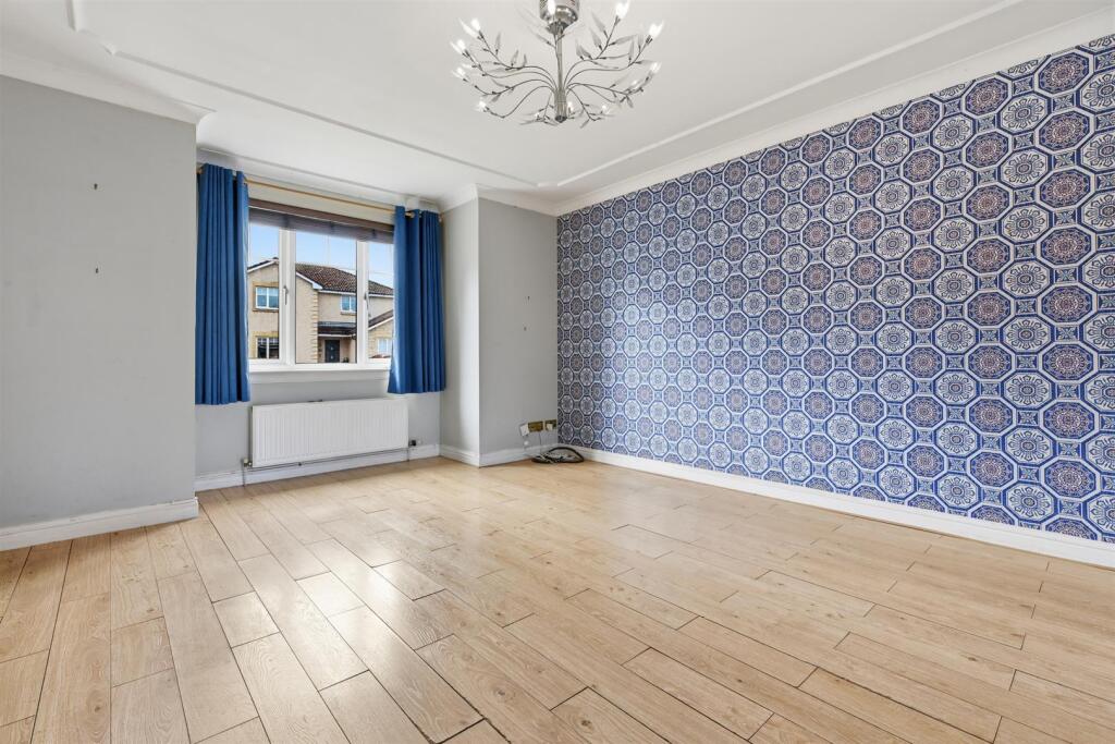 House in Glenrothes, Leslie Parks - More