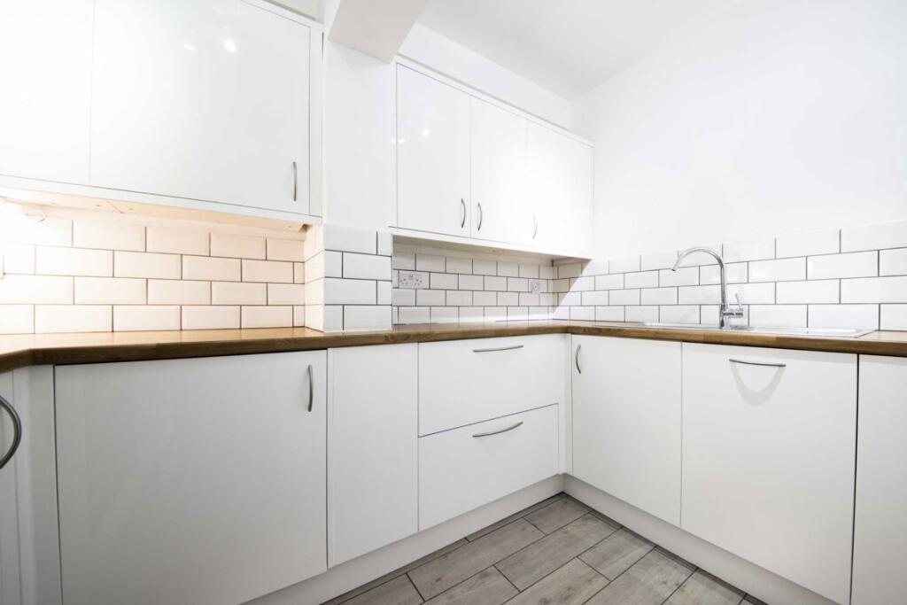 Apartment in Twickenham - View 3