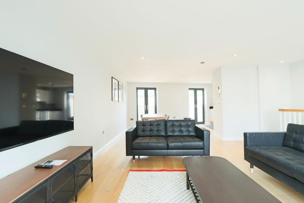 2 bedroom maisonette for rent