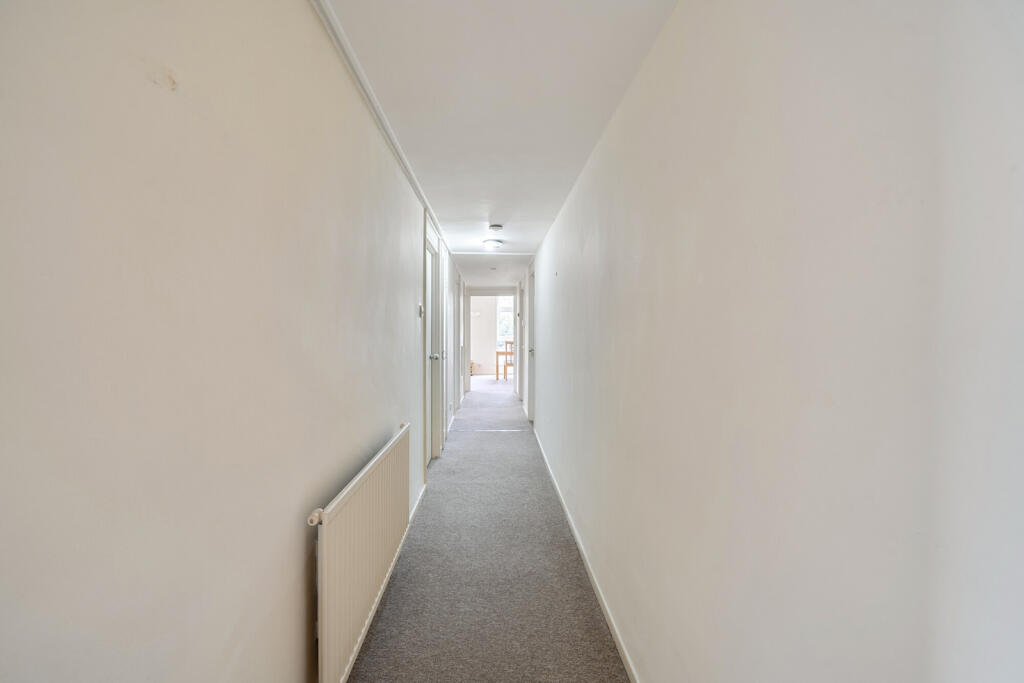Apartment in Southall - More