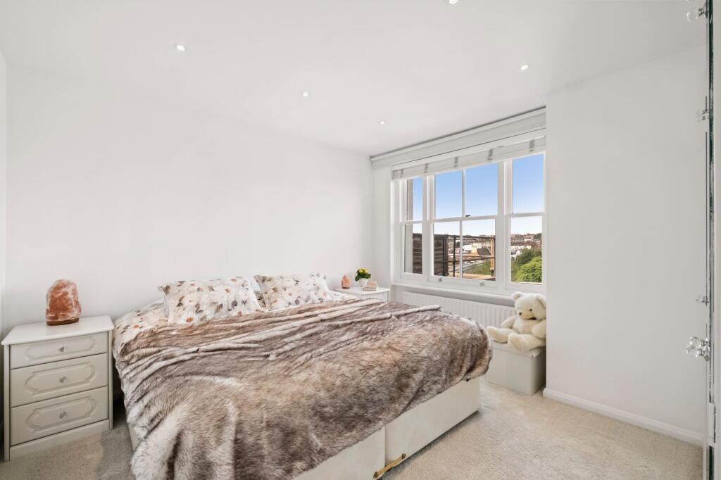 Apartment in London - View 5