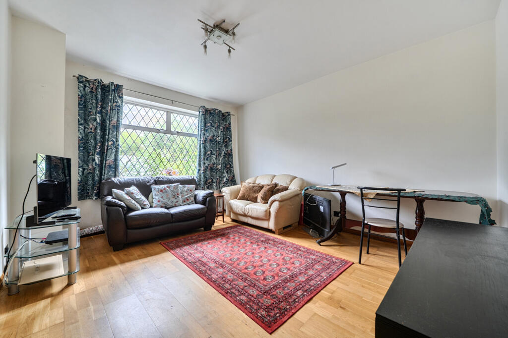 House in London, Ickenham - View 2