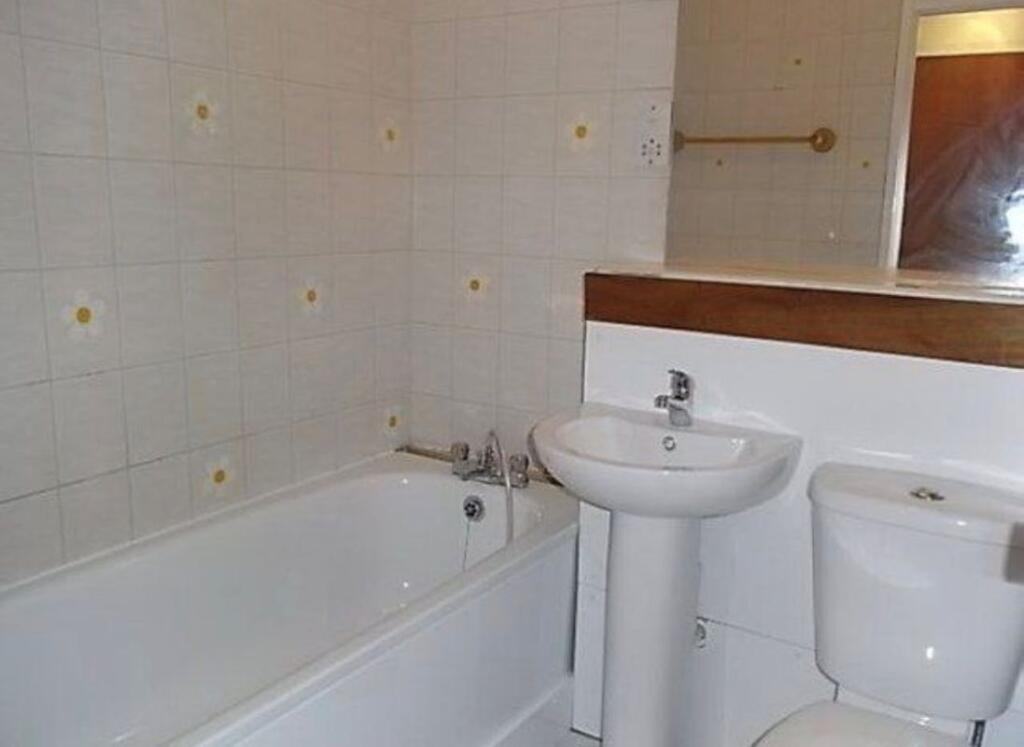 Apartment in Enfield - View 5