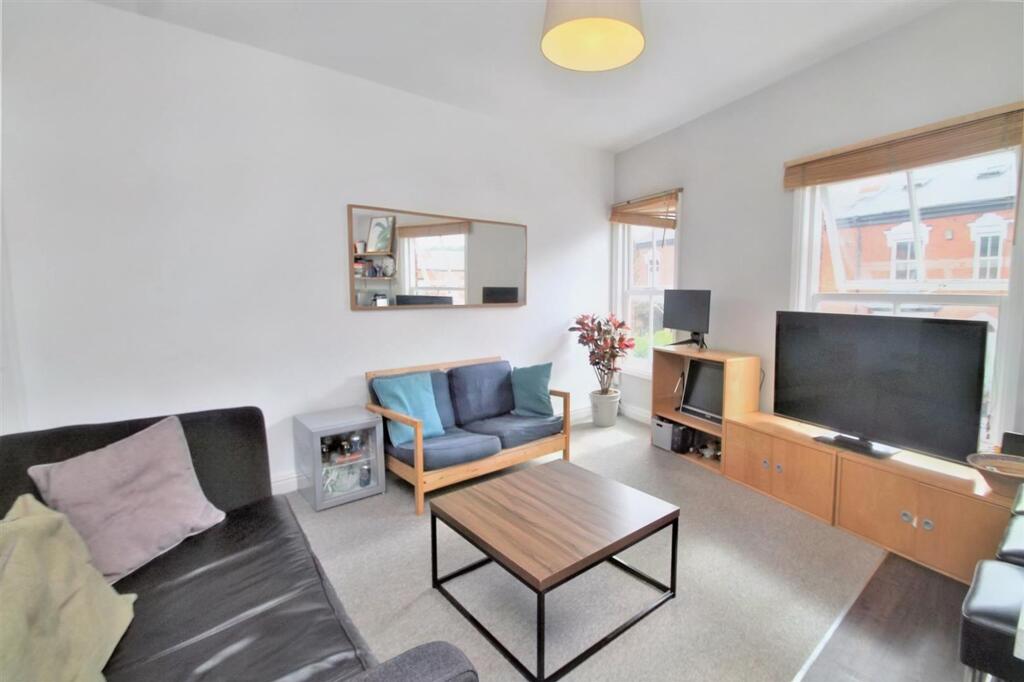 Apartment in Birmingham, Harborne - View 3