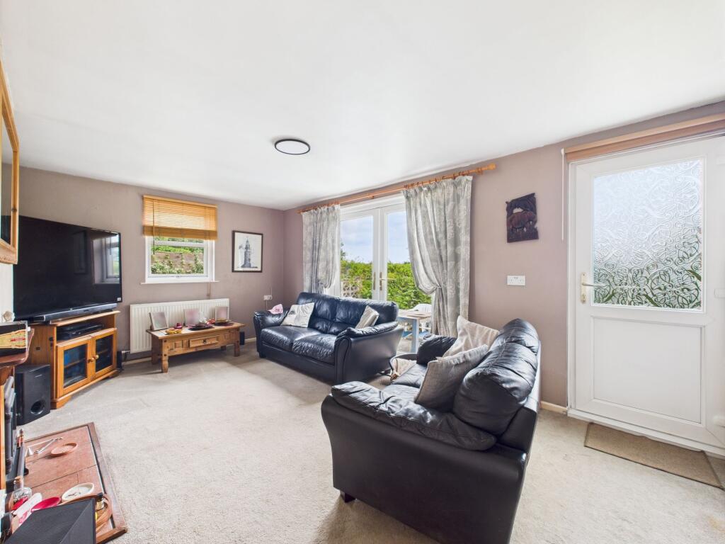 Cosheston, Pembroke Dock, SA72 photo 3