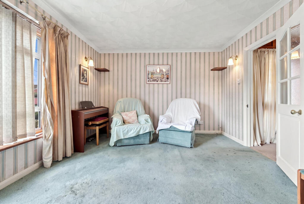 House in Rochford, Rayleigh - More