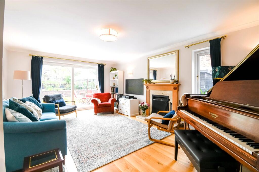 Kimbers Drive, Speen, Newbury, Berkshire, RG14 photo 3