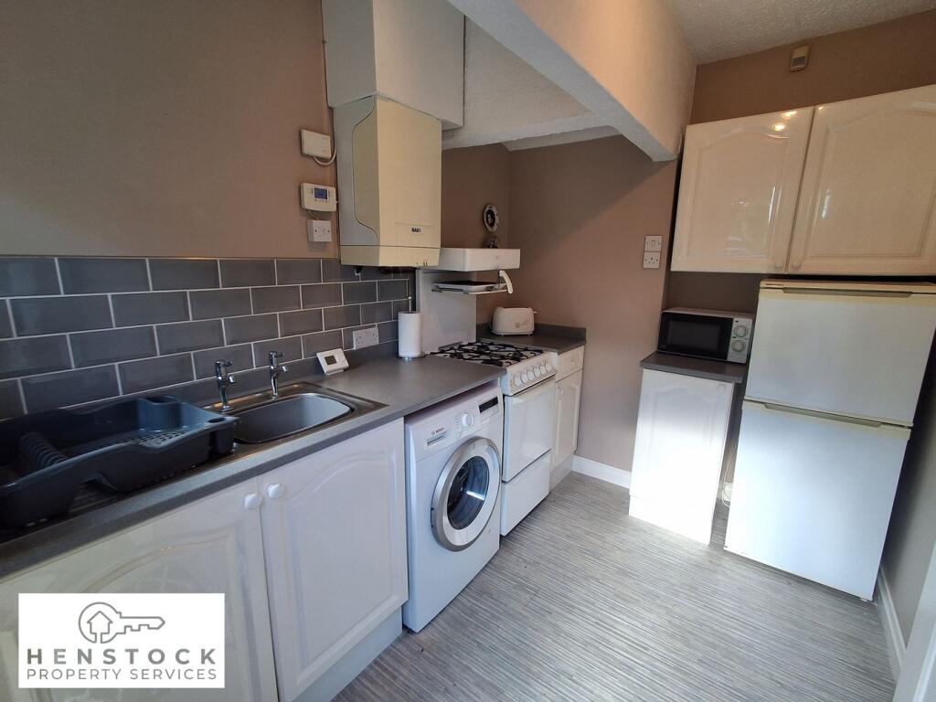 Guildford Grove, Middleton, Manchester, M24 photo 4