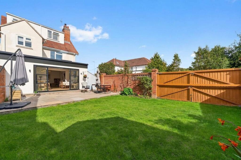 House in Stratford-on-Avon, Stratford-upon-Avon - View 4