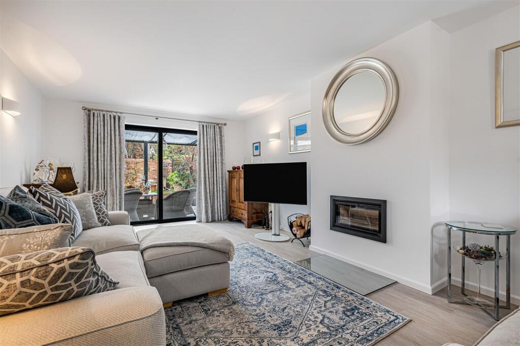 House in Hemel Hempstead, Worminghall - View 2