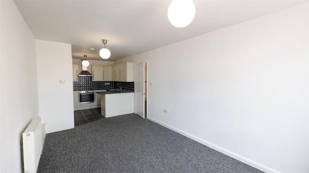 Apartment in Portsmouth - More