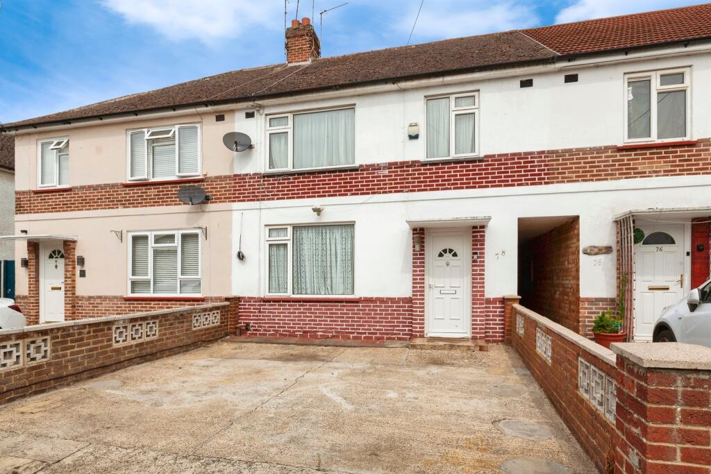 3-bed semi-detached on Blumfield Crescent, Slough, £525,000