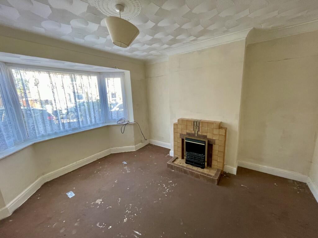 19 Victoria Road, Walton on the Naze, Essex CO14 8BU photo 2