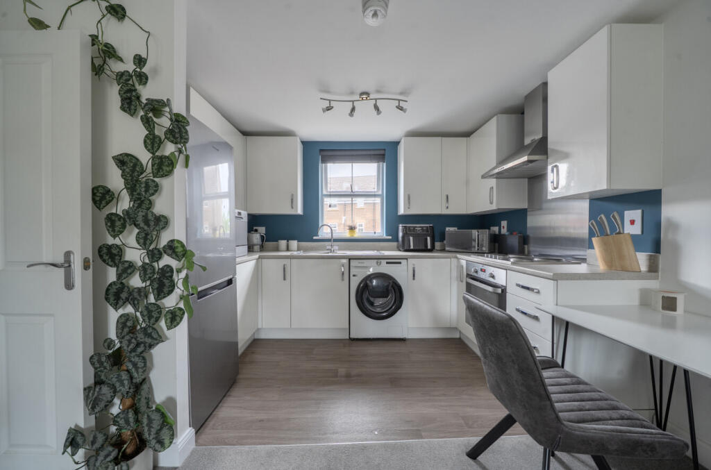 Apartment in Newbury, West Berkshire - More