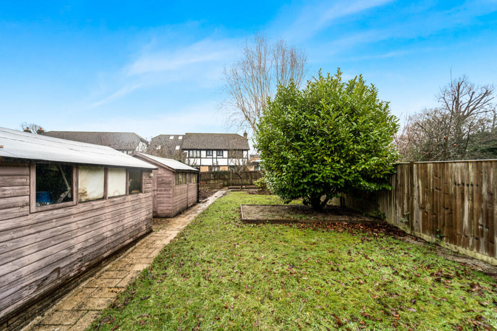 Buckhurst Mead, East Grinstead, RH19 photo 2