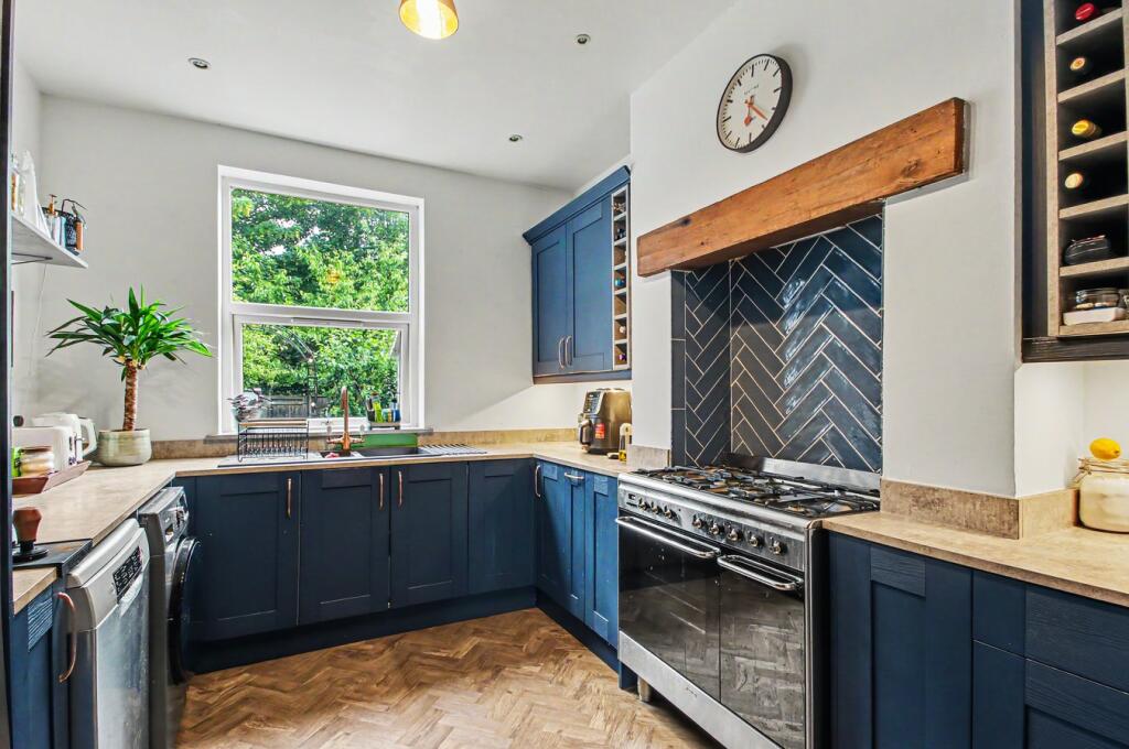 Bromley Avenue, Flixton, Manchester, M41 photo 4