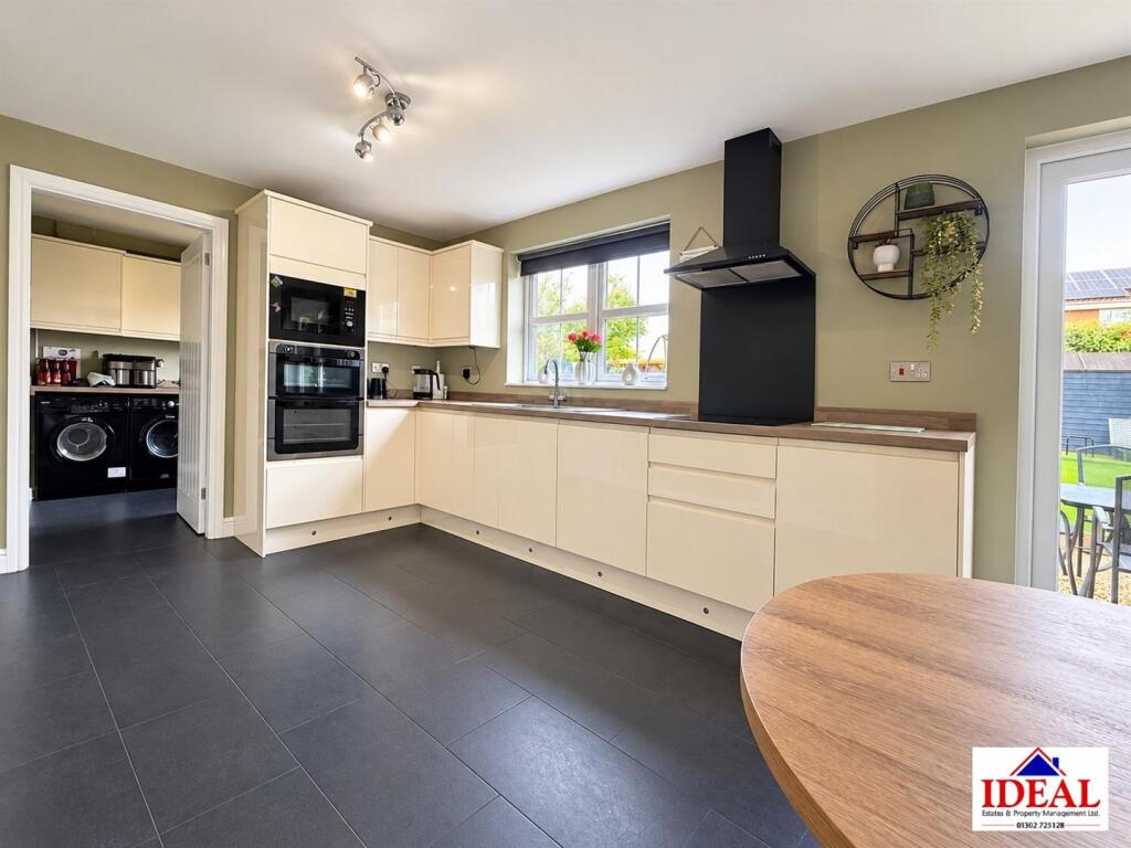 House in Doncaster, Skellow - More