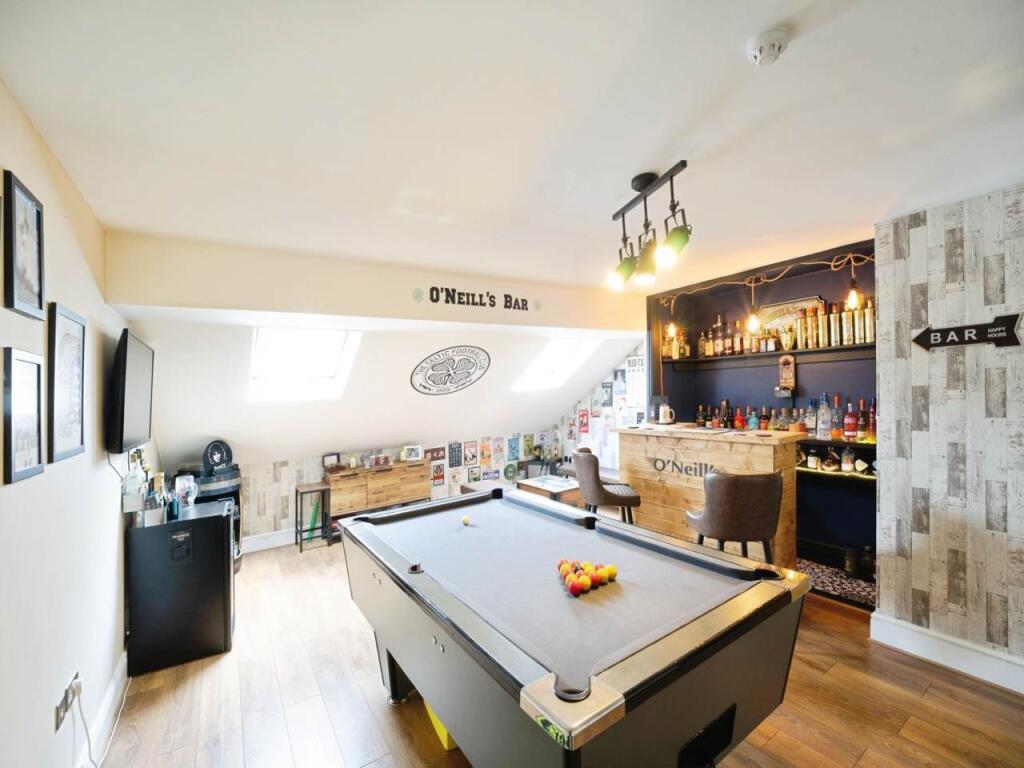 House in Bradford, Lane End, Keighley - View 2
