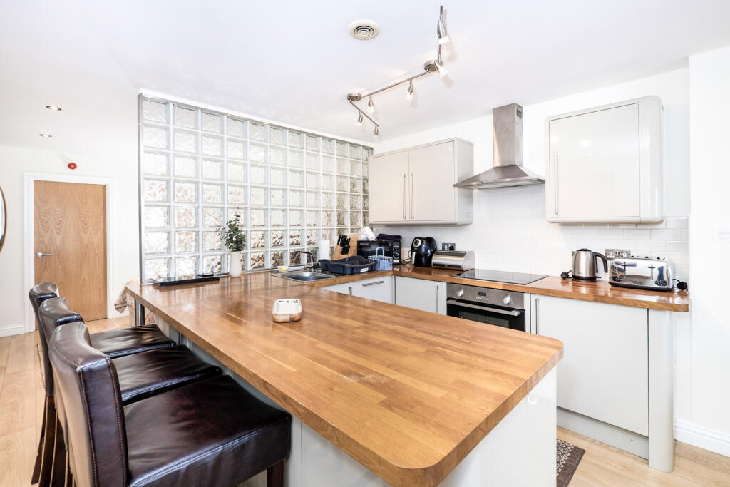 Apartment in Truro - View 5