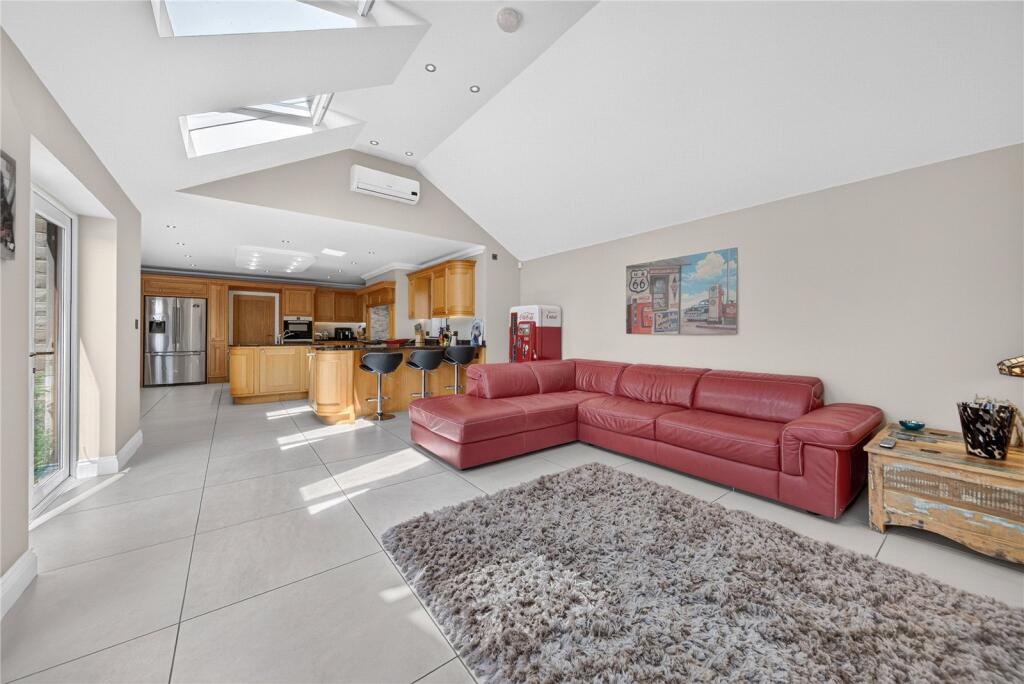 House in Bradford - View 3