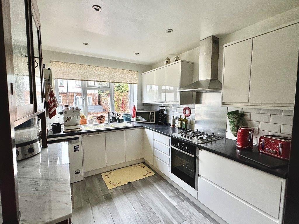 Warren Avenue, Bromley, BR1 - View 2