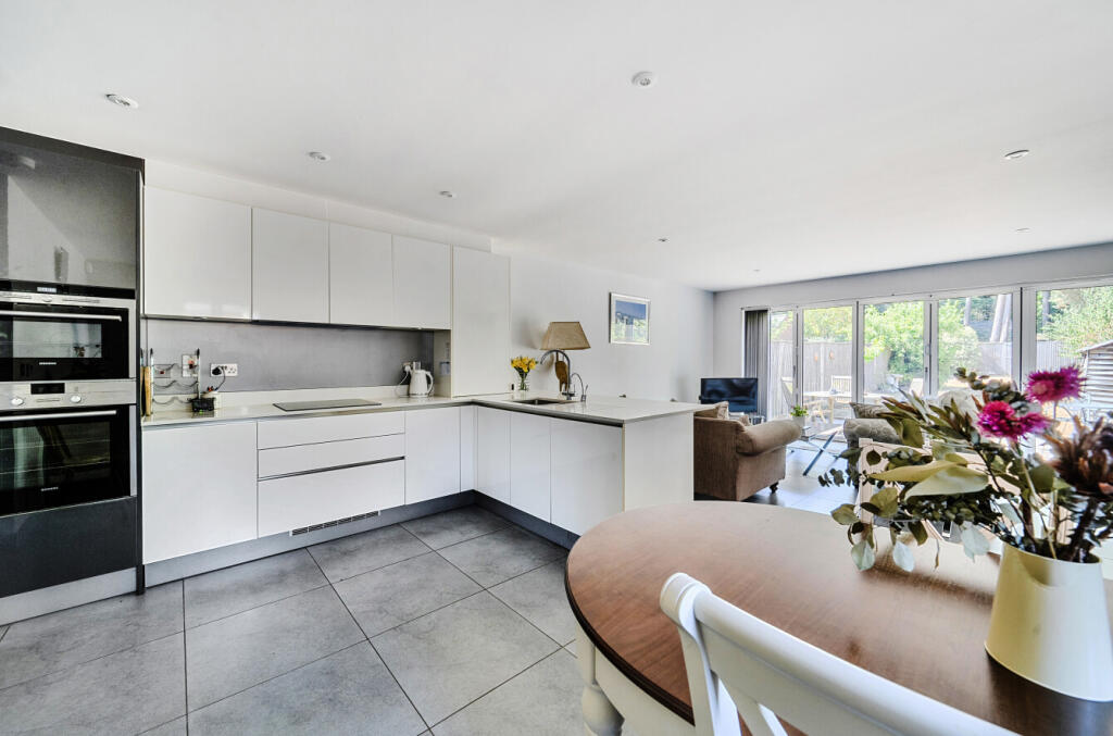 House in Slough - View 2