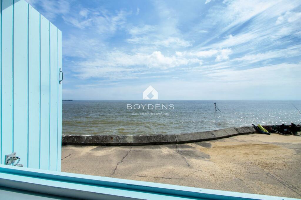 Front Row Southcliff, Walton On The Naze photo 2