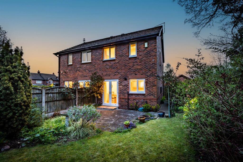 48 Mere Bank, Davenham, CW9 8NL photo 2