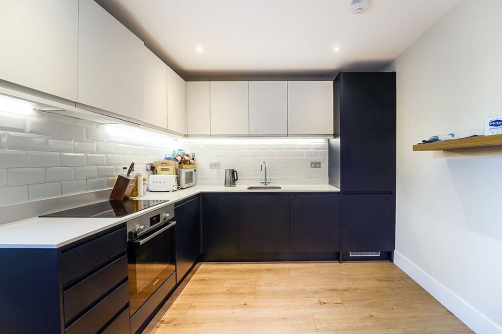 Apartment in London, Royal Borough of Kingston upon Thames - View 5