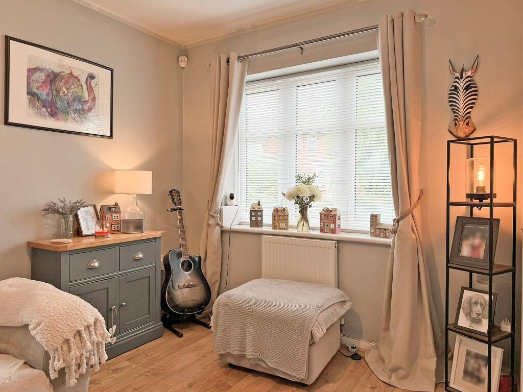 Holly Close, Codsall, WV8 photo 4