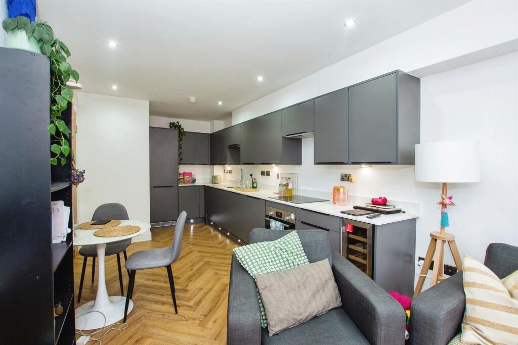 Apartment in Birmingham, Jewellery Quarter - View 5