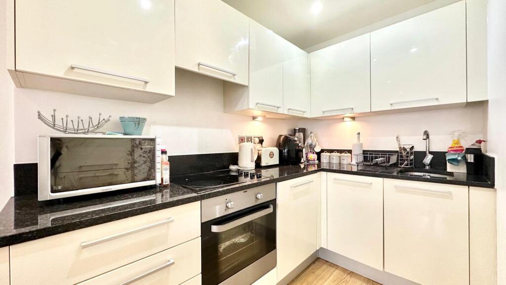 Apartment in Slough - View 5