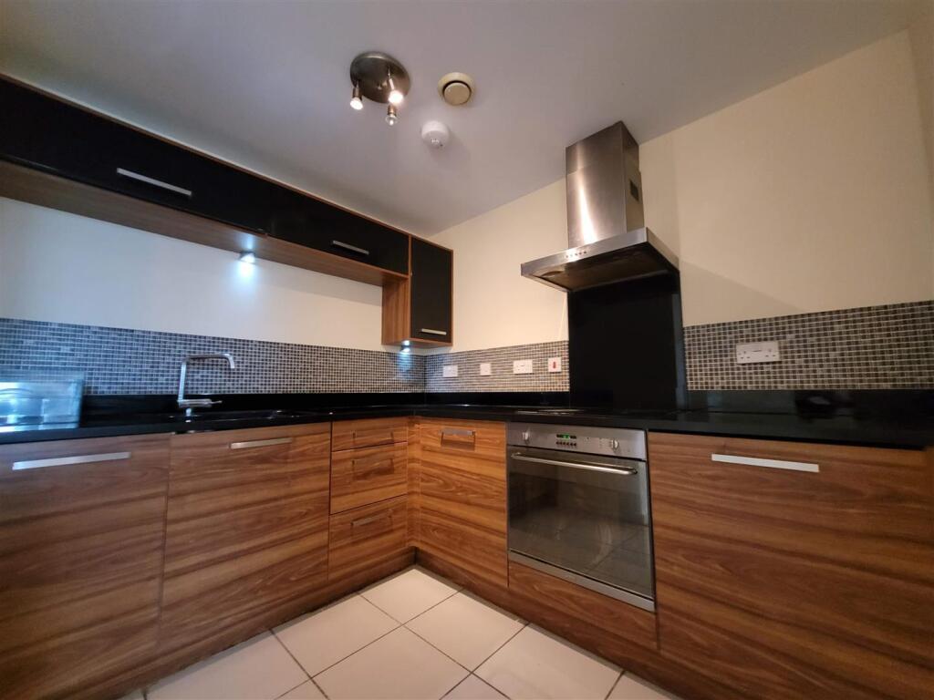 Main image of property: The Gatehaus, Leeds Road, Bradford