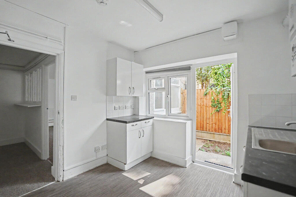 Apartment in London - More