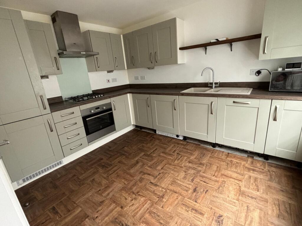 5 bedroom terraced house for rent