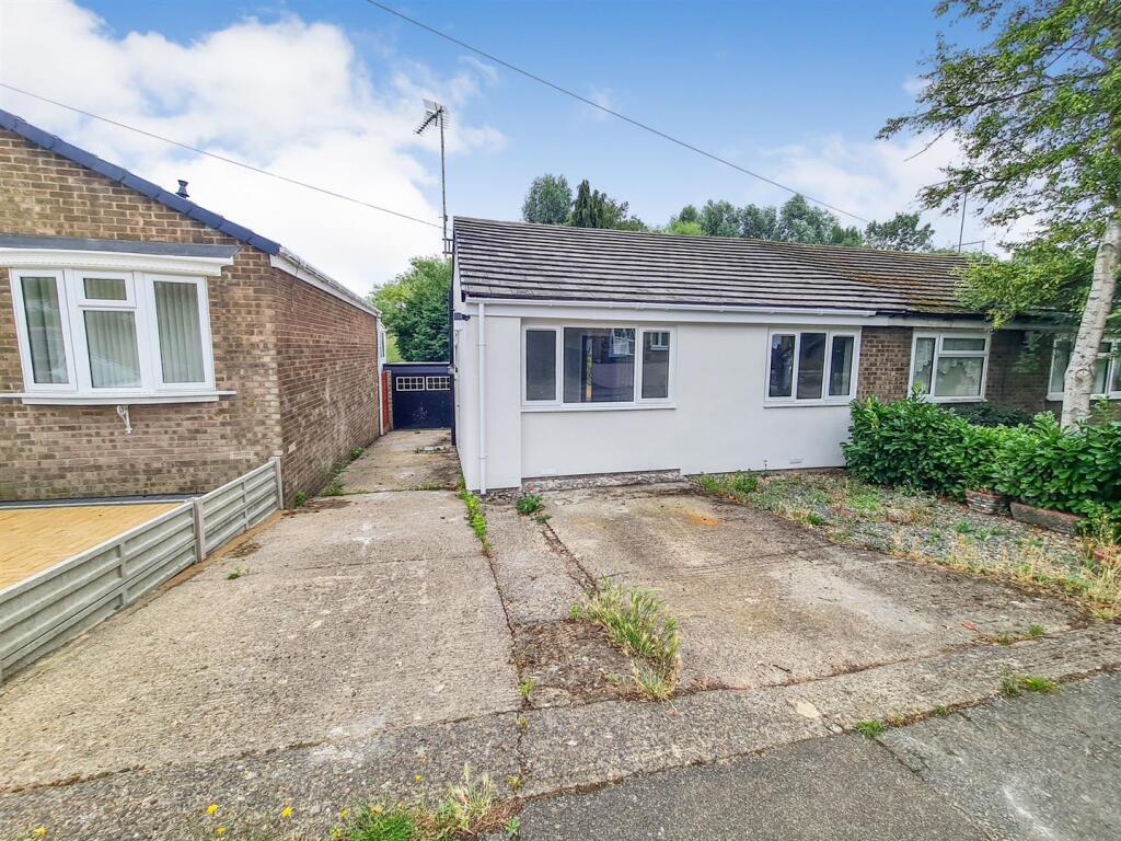 2-bed bungalow on Hillside Crescent, Weldon, Corby, £285,000