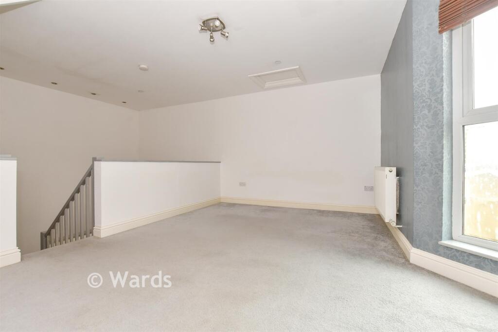 Apartment in Dover - View 3