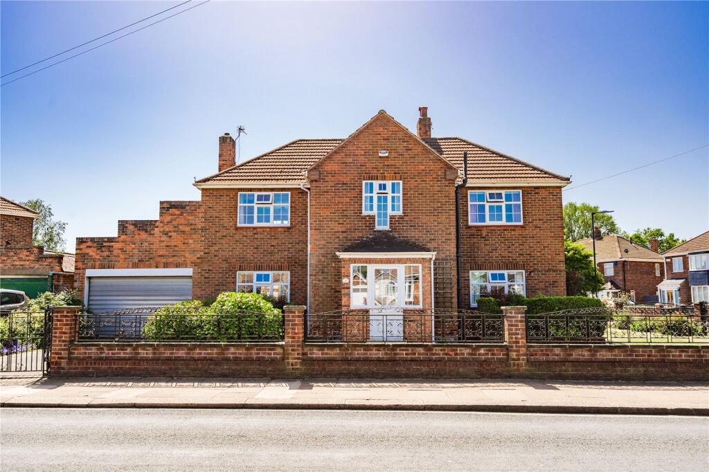3-bed detached on Westward Ho, Grimsby, Lincolnshire, DN34, £295,000