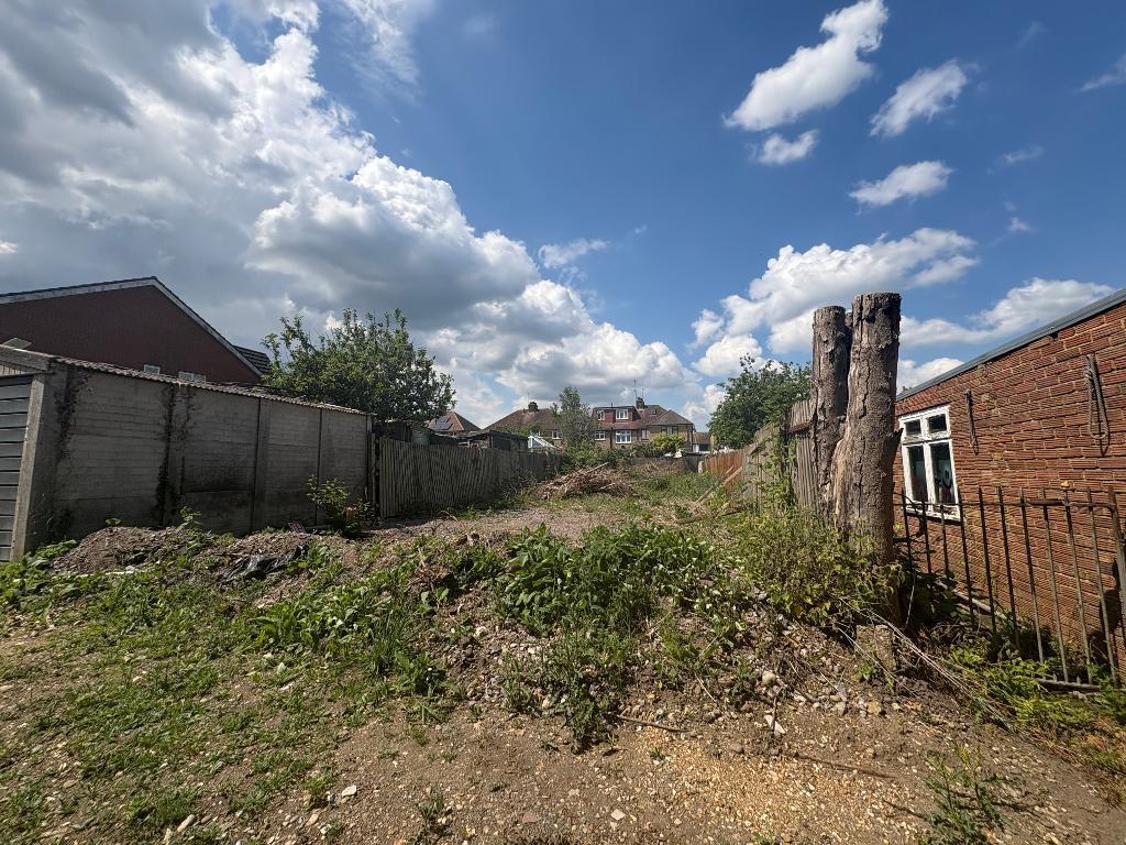 Main image of property: Park Street Lane, St Albans, Hertfordshire, AL2 2NG