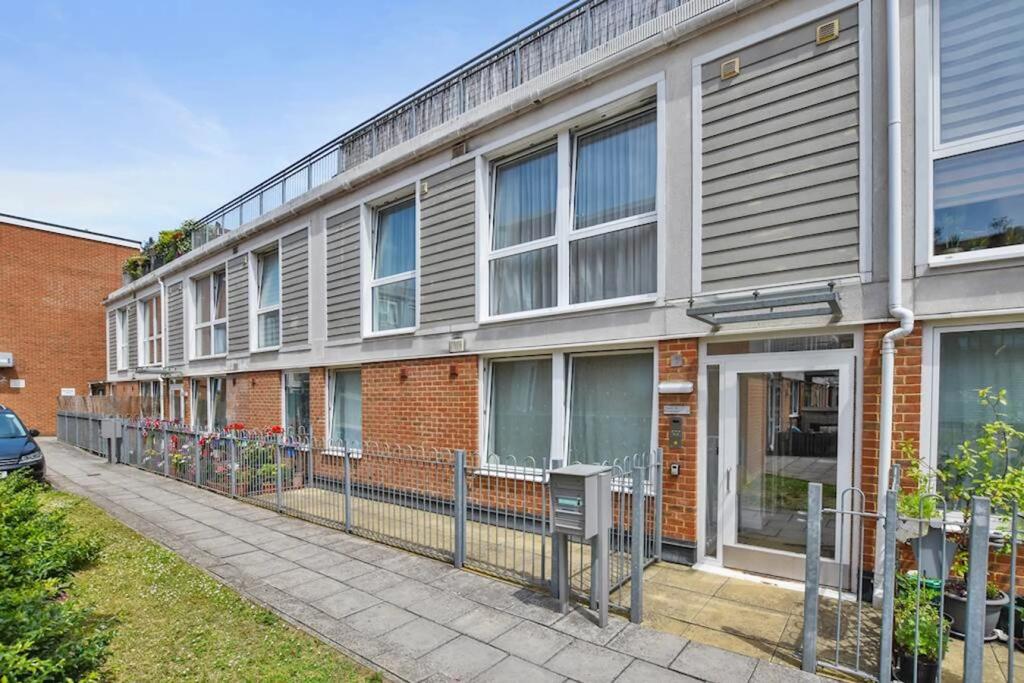 Main image of property: Brownell Place, London, W7