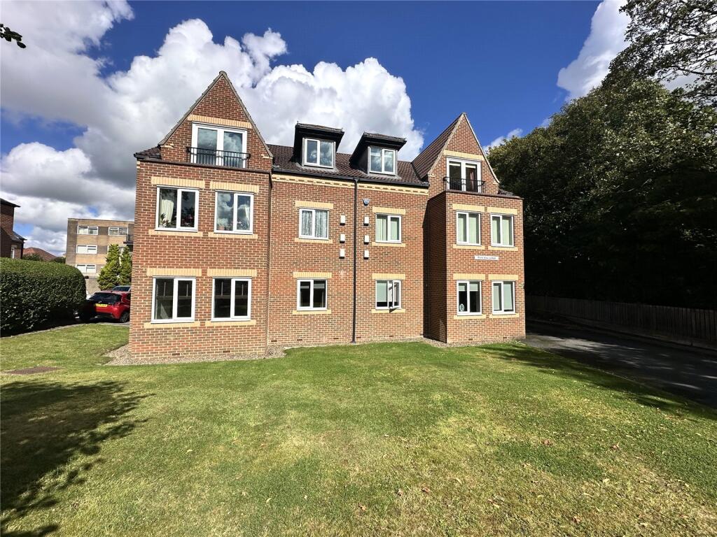 Main image of property: 1 Park Way Lodge, Street Lane, Leeds, West Yorkshire