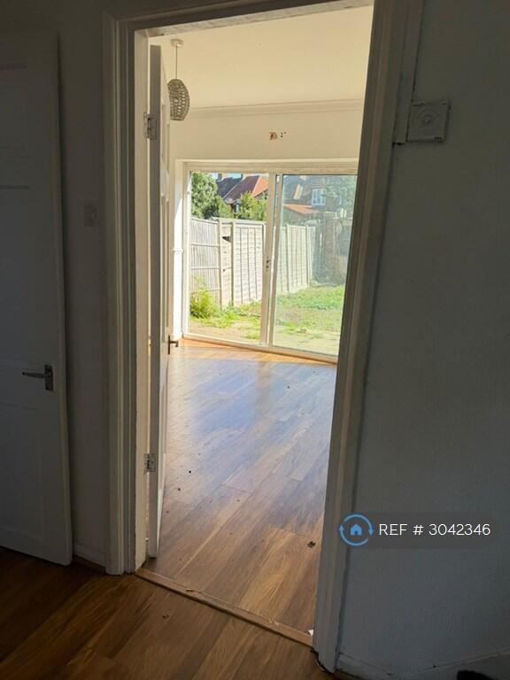 House in London, Bellingham, Southend - More
