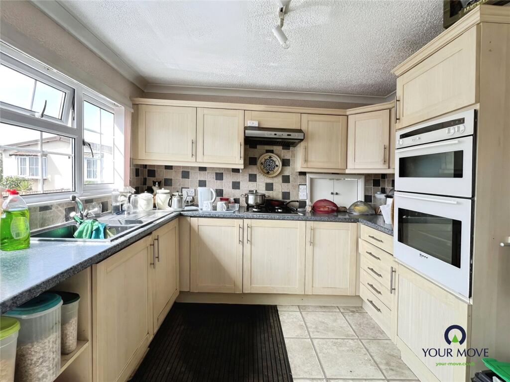 Grayshott Drive, Poplars Court, Bognor Regis, West Sussex, PO22 photo 2