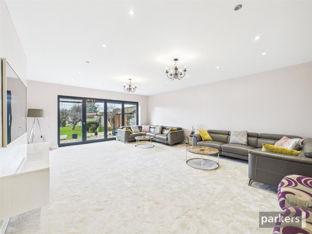 Hilltop Road, Earley, Reading, Berkshire, RG6 photo 3