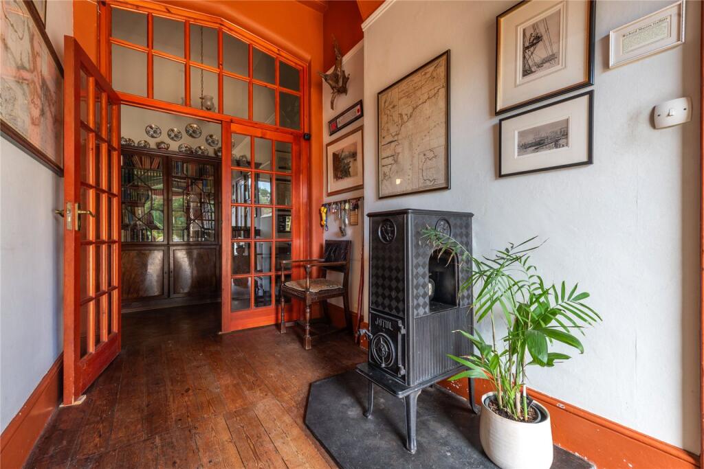 House in Redhill - View 4