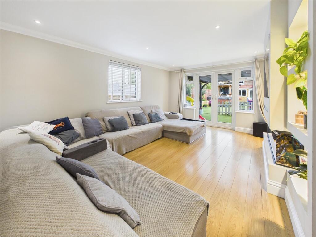 Carlton Road, Walton-On-Thames photo 3